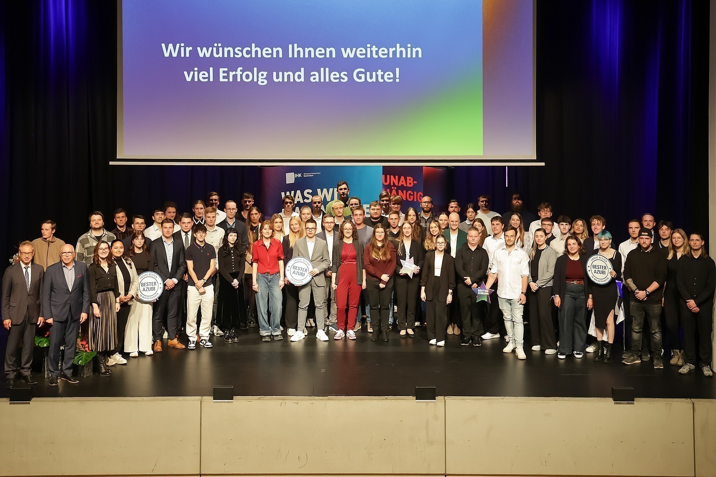 067-25-10-21-Bestenehrung-Gruppenbild_alle.jpg