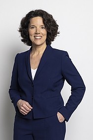 Dr. Pia Weinkamm, Vorständin der Volksbank Raiffeisen Bank Würzburg eG, Foto: Volksbank Raiffeisen Bank Würzburg eG